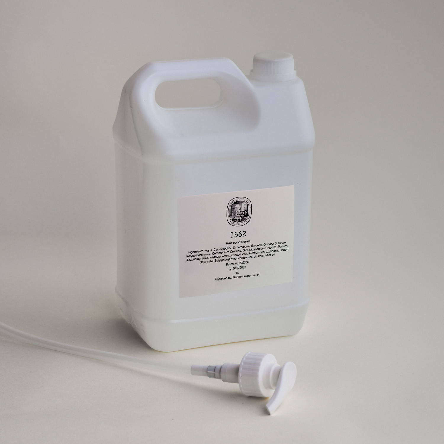 White 5l barrel with hair conditioner